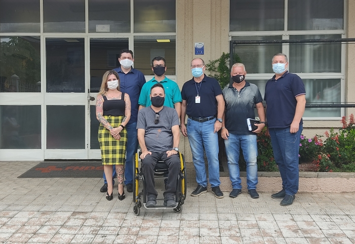 Foto Vereadores visitam hospital