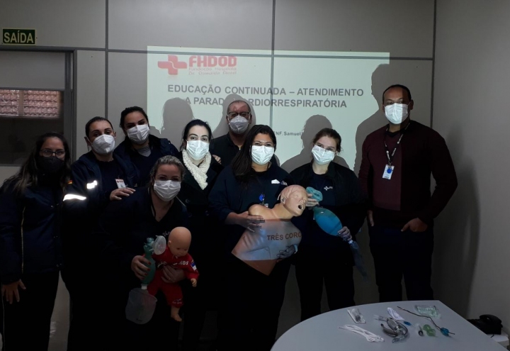 Foto Equipe participa de treinamento sobre parada cardiorrespiratria