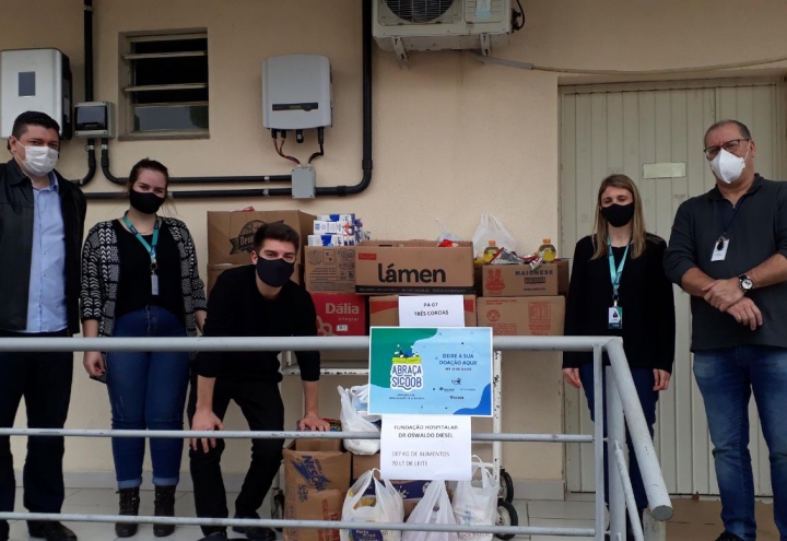 Foto Sicoob doa alimentos ao hospital