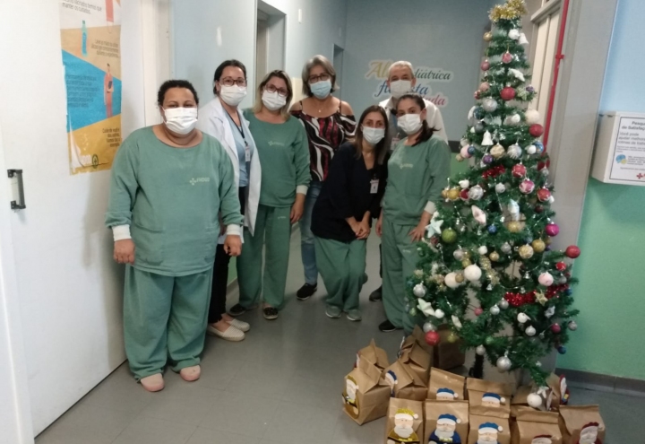Foto Pacientes da Sade Mental ganham almoo natalino